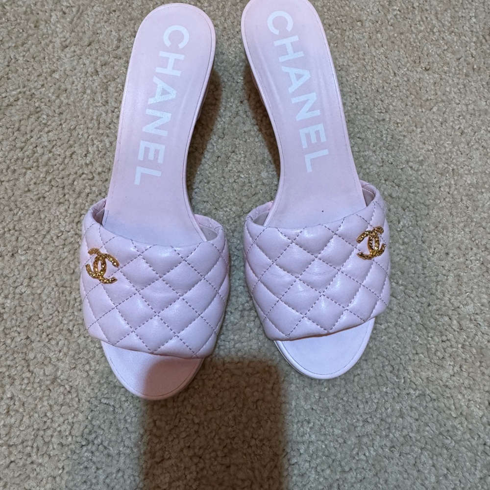 CHANEL Light Pink Quilted Sandals with Gold Logo